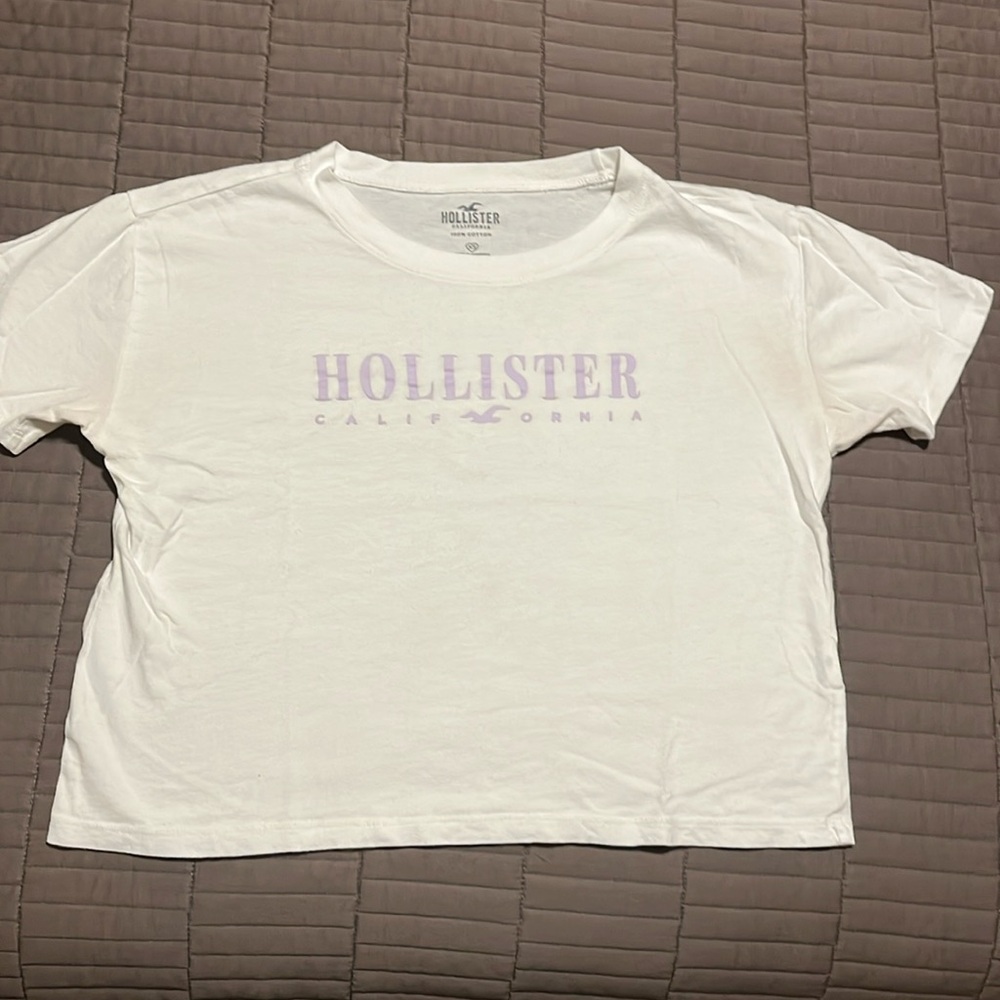 White Hollister hundred percent cotton extra small cropped tee
